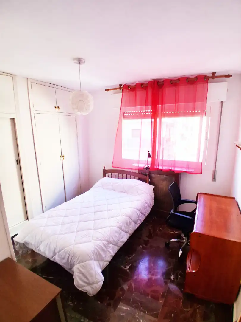 Bedroom of Flat for rent in Granada  with Furnished, Oven and Washing machine