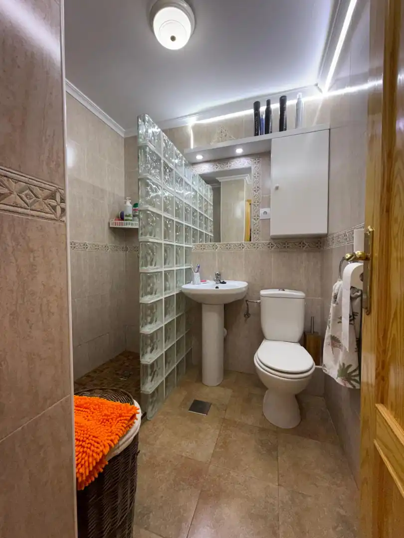 Badezimmer von Wohnungen zum Verkauf in San Pedro del Pinatar mit Klimaanlage, Möbliert und Balkon