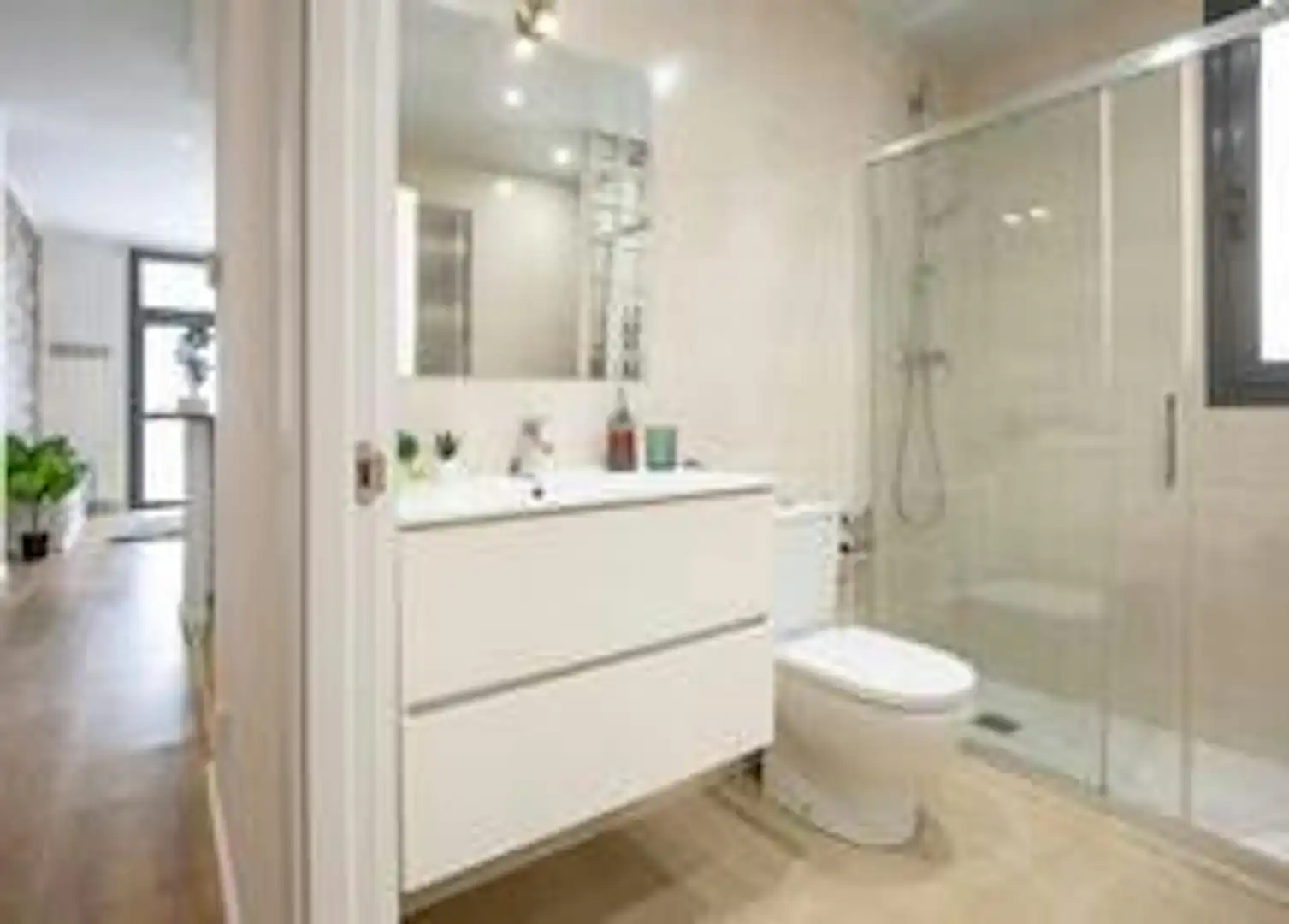 Bathroom of Flat for rent in Barcelona  with Furnished, Washing machine and TV