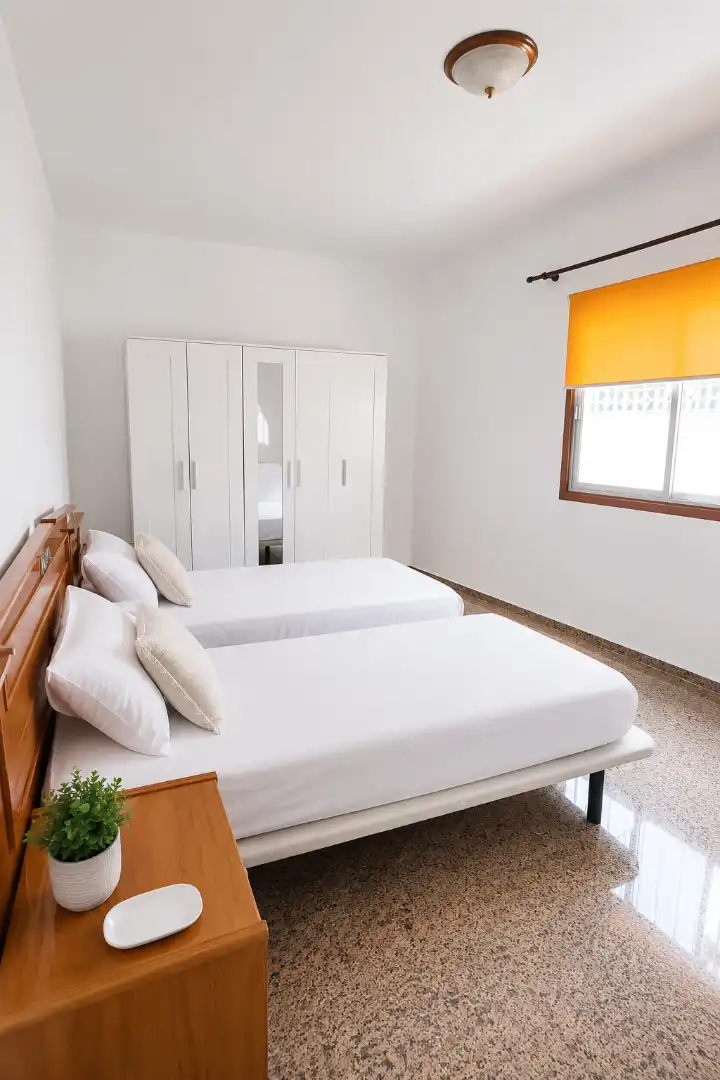 Dormitori de Casa o xalet en venda en Los Realejos amb Jardí privat, Terrassa i Moblat