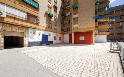 Vista exterior de Local en venda en  Granada Capital