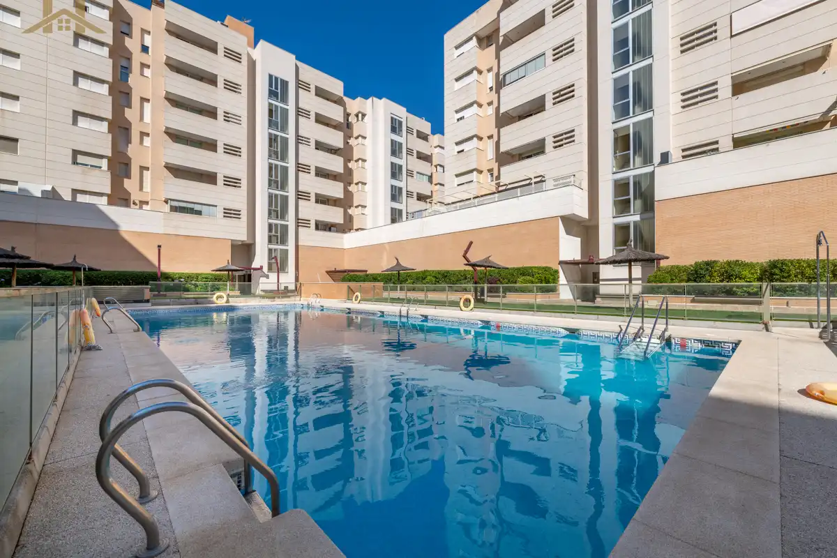 Piscina de Pis en venda en Madrid amb Aire condicionat, Calefacció i Terrassa
