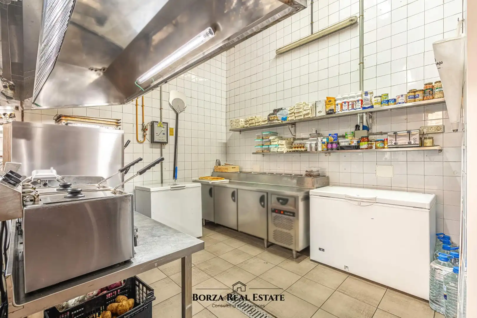 Cuina de Local de lloguer en Granadilla de Abona amb Aire condicionat i Moblat