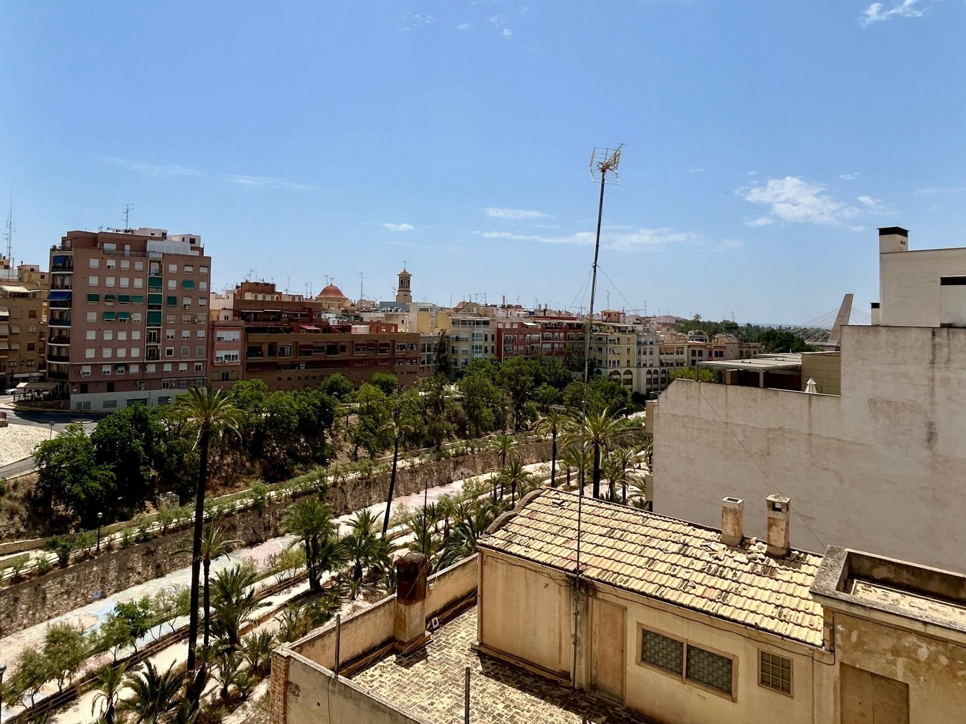 Vista exterior de Pis en venda en Elche / Elx amb Aire condicionat i Balcó