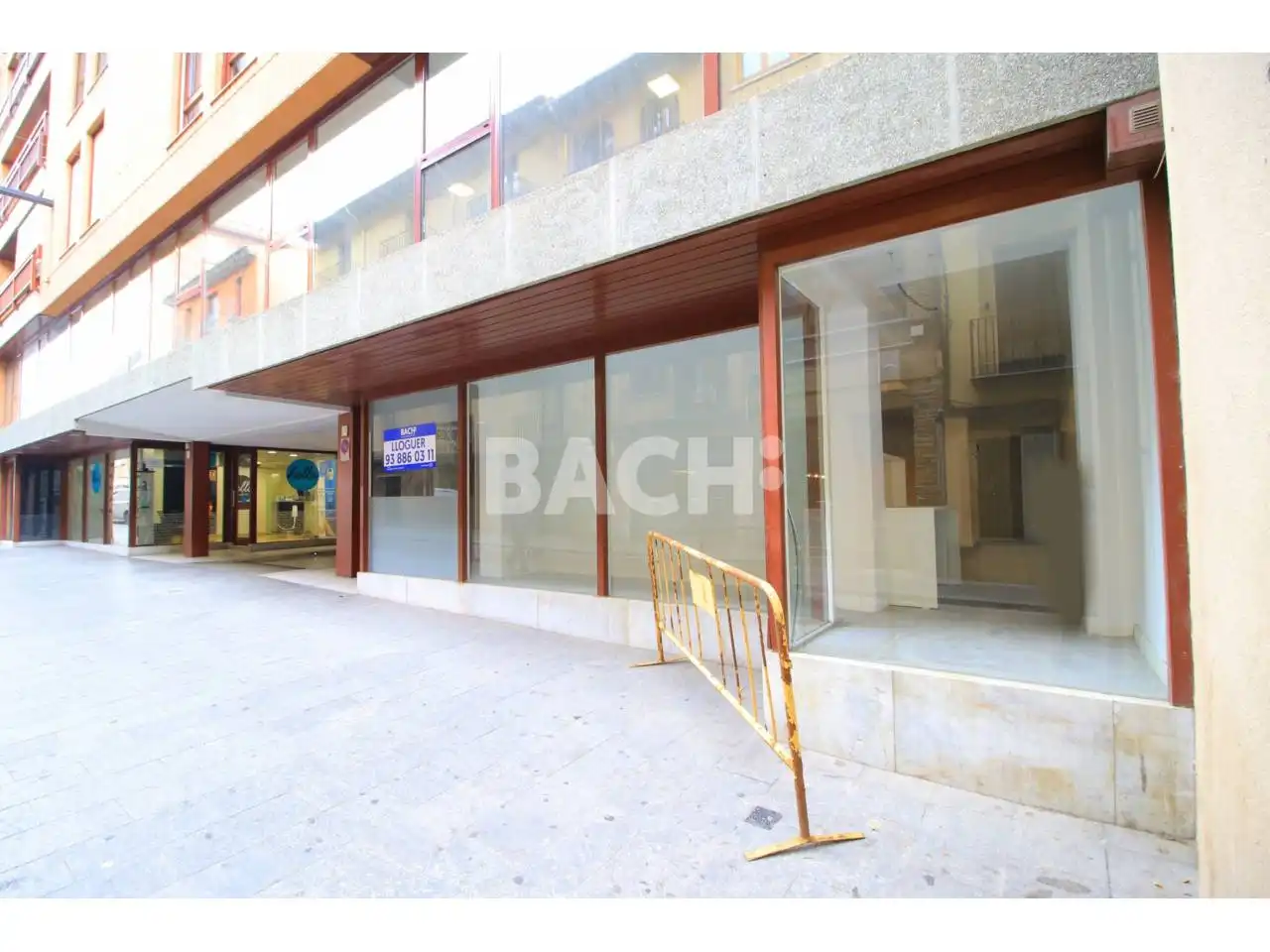 Commercial properties for rent in Calle manlleu, 50, Nord