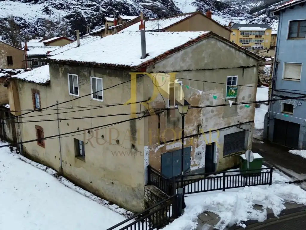 Casa en venda a La Pola de Gordón