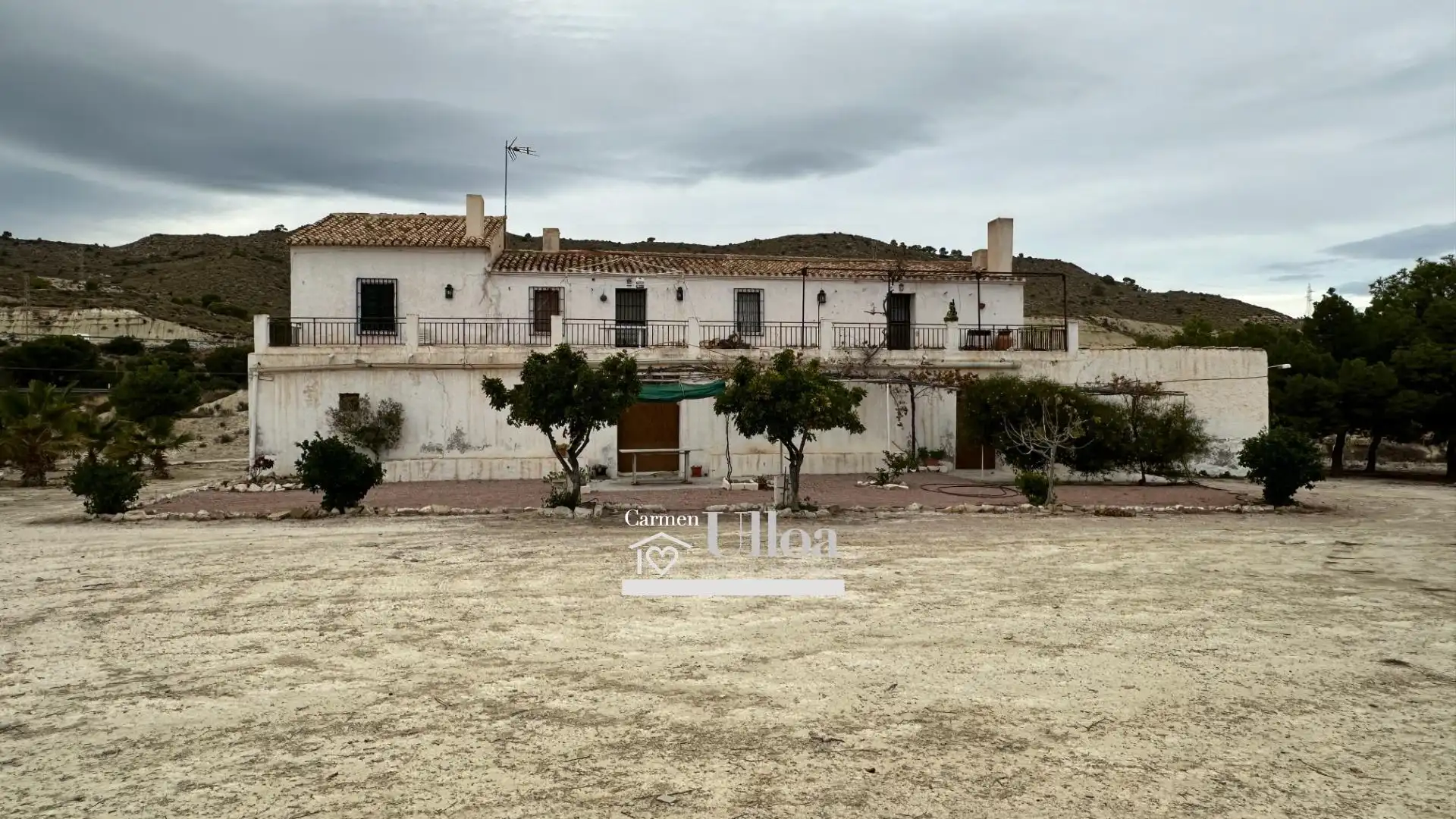 Außenansicht von Haus oder Chalet zum Verkauf in El Campello mit Privatgarten, Terrasse und Balkon