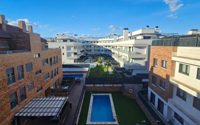 Vista exterior de Àtic en venda en Las Rozas de Madrid amb Aire condicionat i Terrassa