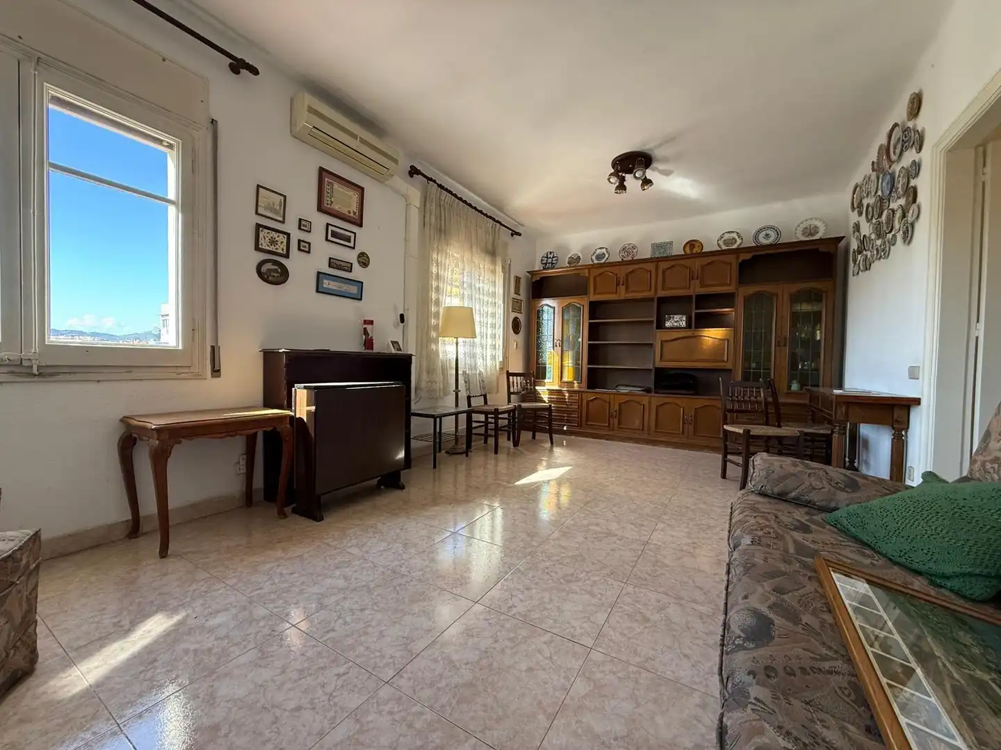 Sala d'estar de Pis en venda en Barcelona amb Aire condicionat, Calefacció i Parquet