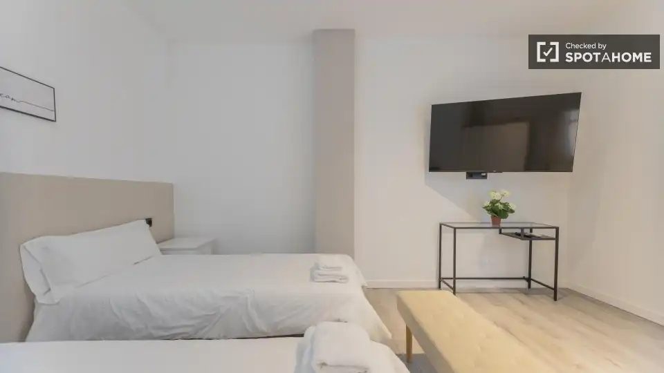 Bedroom of Flat for rent in Valencia  with Air Conditioner, Heating and Furnished