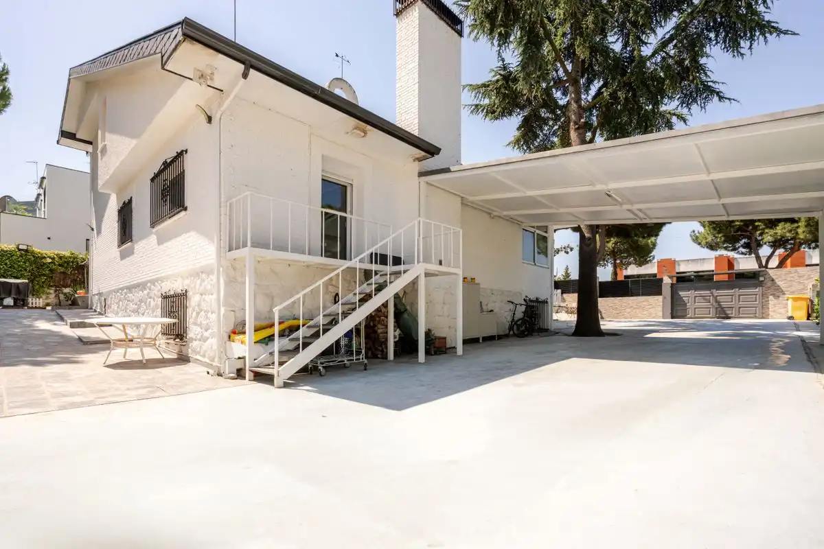 Vista exterior de Casa o chalet en venta en Boadilla del Monte con Aire acondicionado, Calefacción y Jardín privado