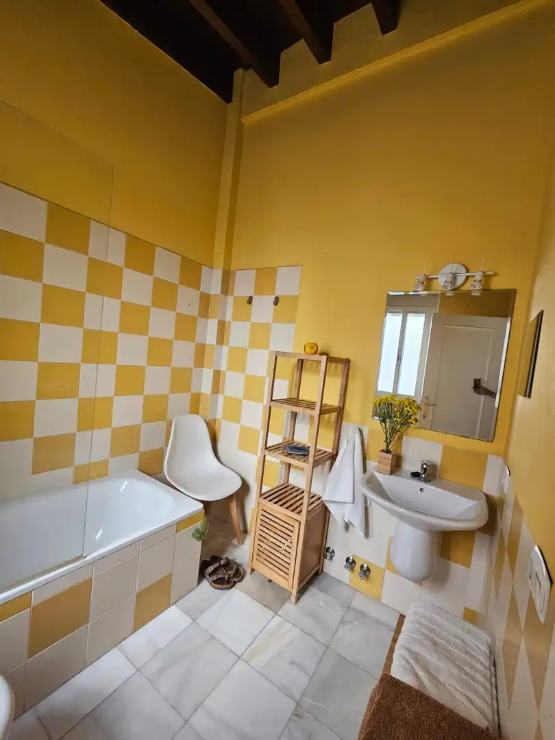 Baño de Ático de alquiler en Sevilla con Aire acondicionado, Terraza y Amueblado