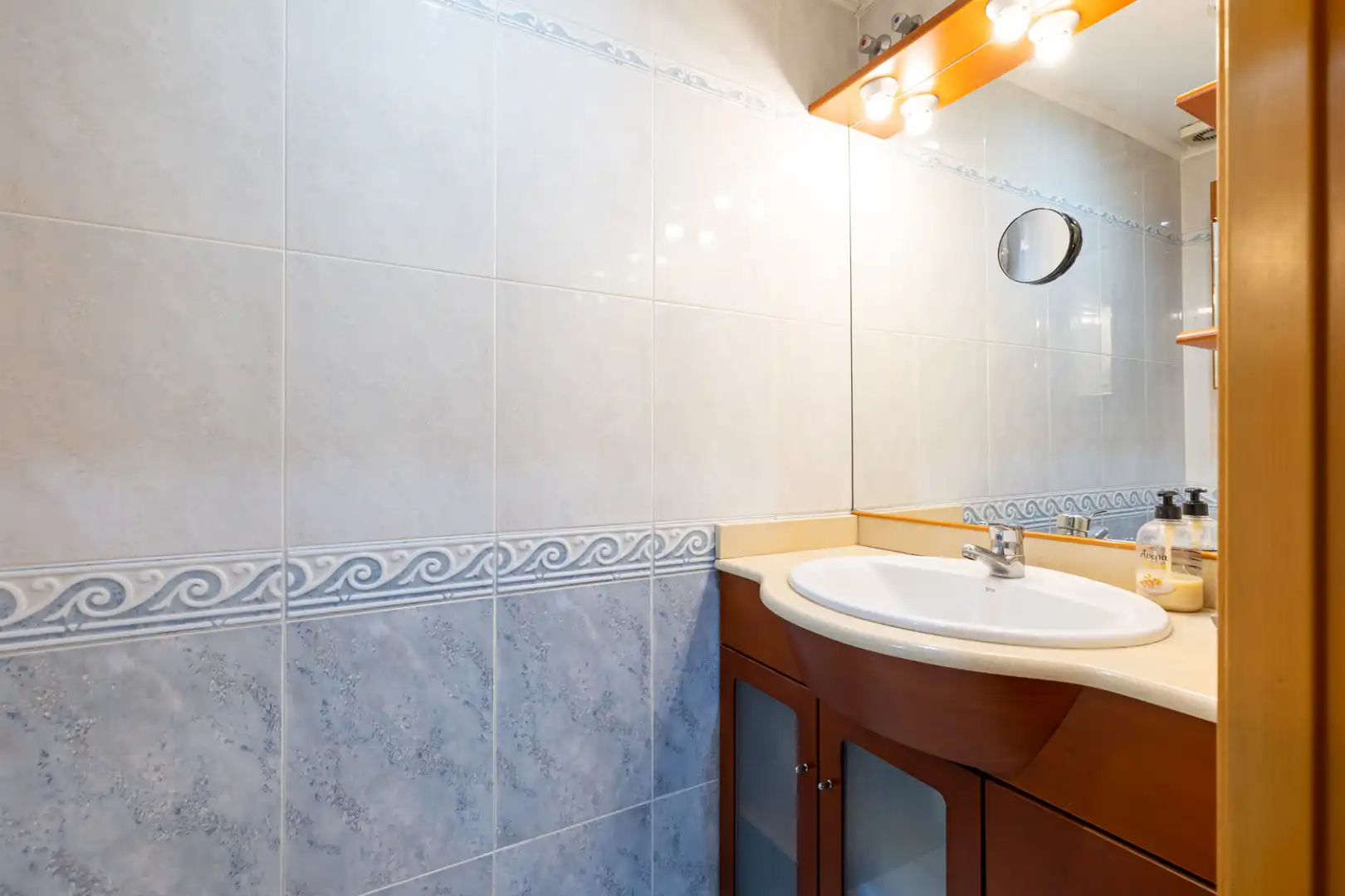 Bathroom of Flat for sale in Terrassa  with Air Conditioner, Heating and Terrace