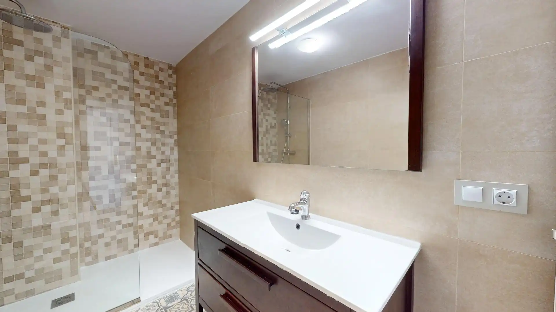 Baño de Piso en venta en Córdoba con Aire acondicionado, Terraza y Trastero