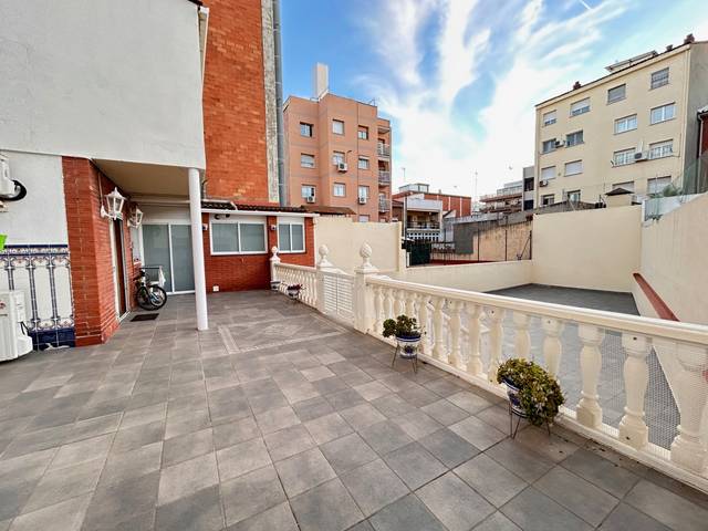 Casa-chalet en Venta en Carrer de la Indústria en Vinyets - Molí Vell