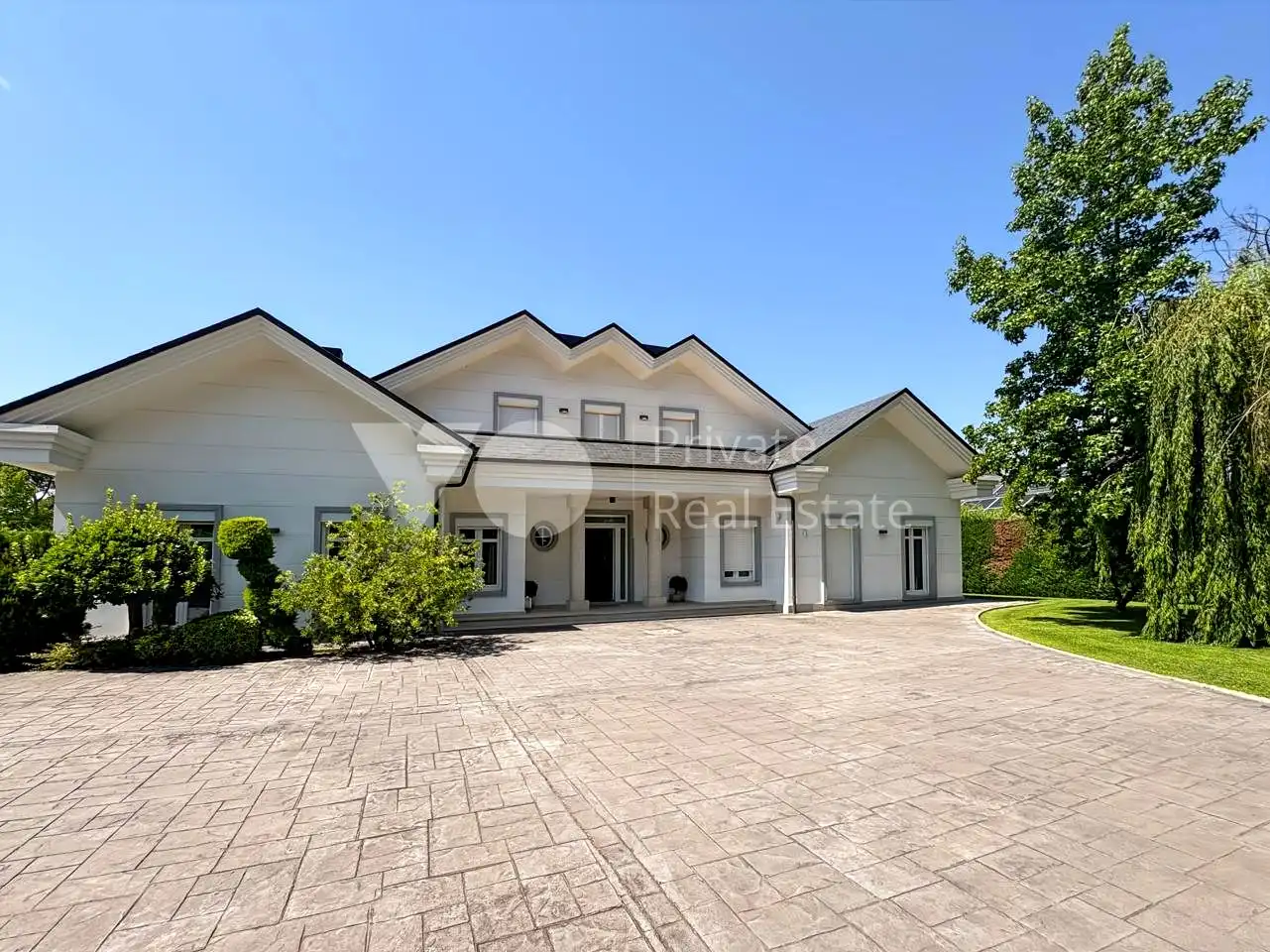 Vista exterior de Casa o xalet de lloguer en Boadilla del Monte amb Aire condicionat, Calefacció i Jardí privat