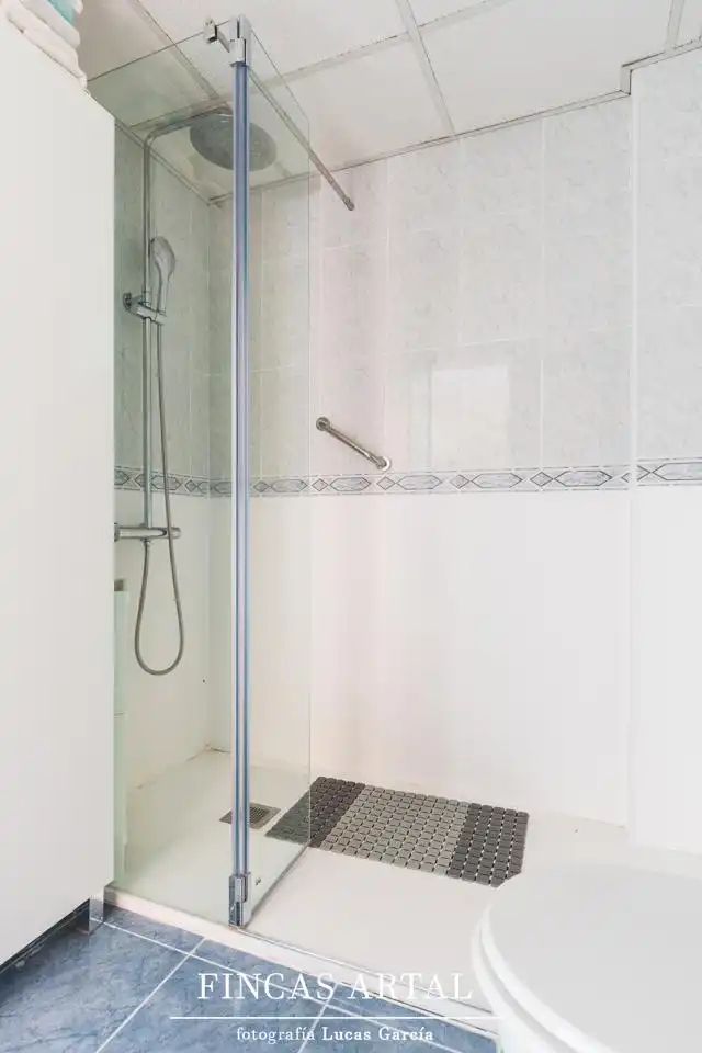 Bathroom of Houses for sale in Zaragoza  with Air Conditioner, Heating and Private garden