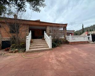 Vista exterior de Casa o xalet en venda en Vilamarxant amb Aire condicionat, Calefacció i Jardí privat