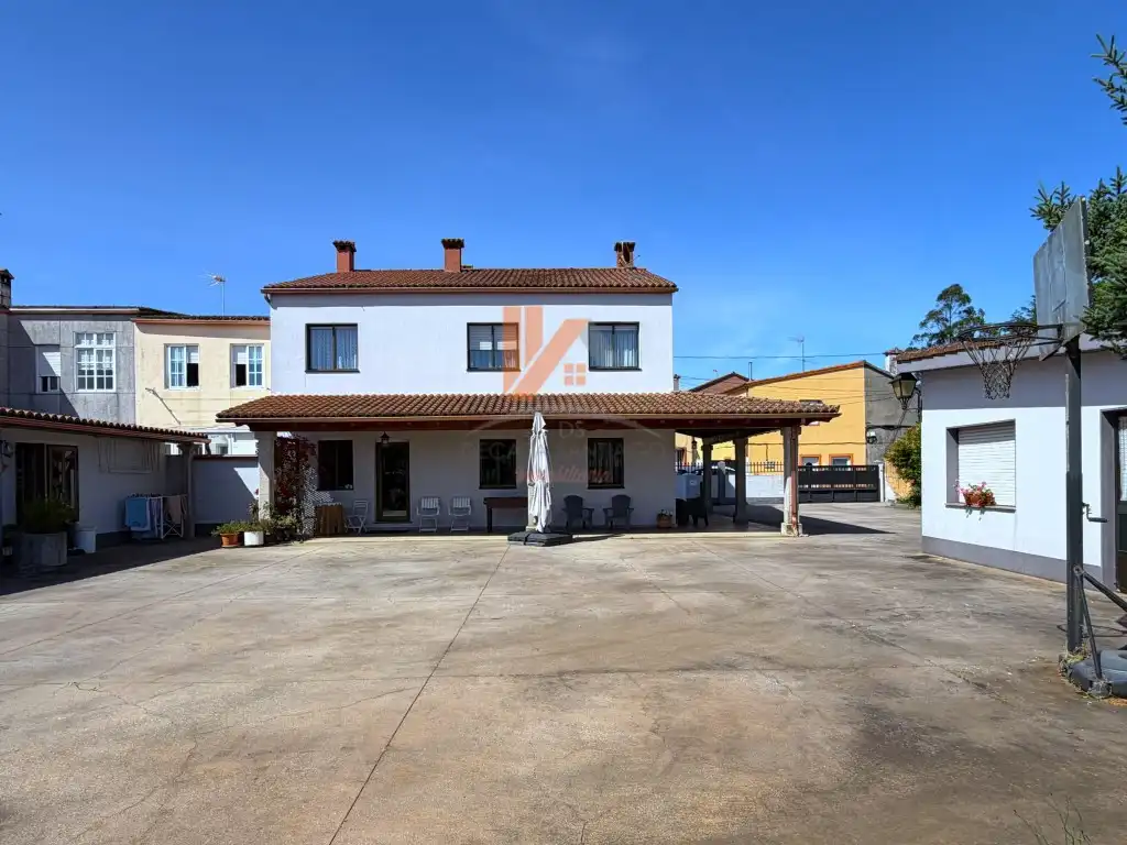 Vista exterior de Casa o xalet en venda en Santiago de Compostela  amb Jardí privat i Terrassa