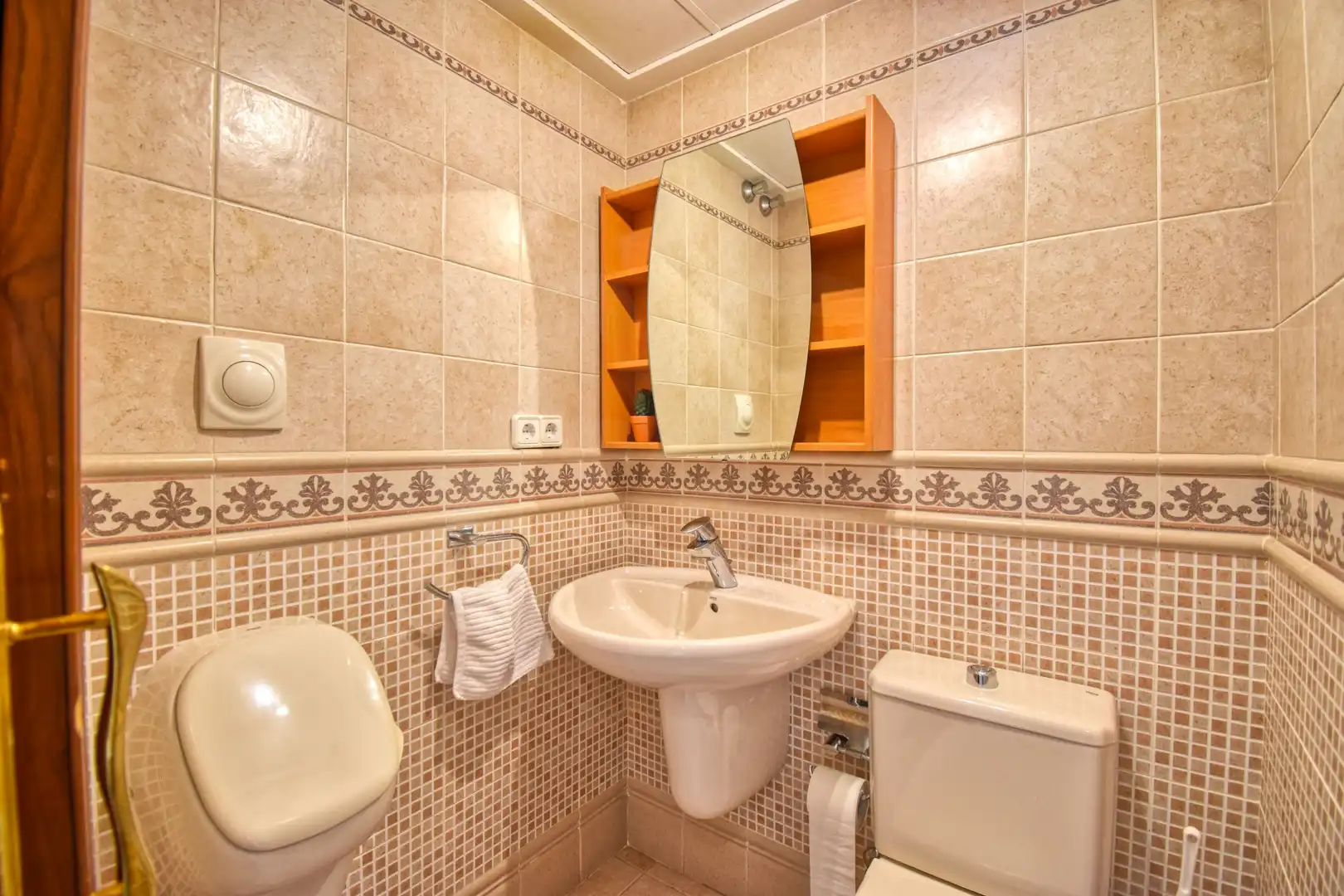 Bathroom of Flat for rent in Saladar