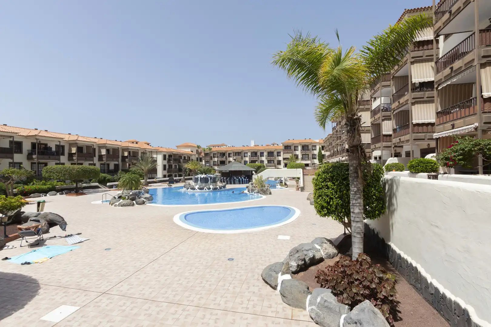 Vista exterior de Piso en venta en Arona con Jardín privado, Terraza y Piscina