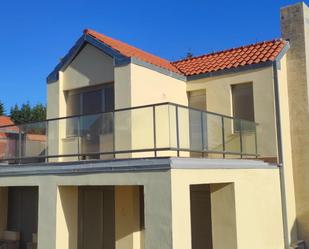 Exterior view of Single-family semi-detached for sale in Hazas de Cesto  with Terrace and Balcony