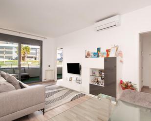 Living room of Flat for sale in Terrassa  with Air Conditioner, Heating and Private garden