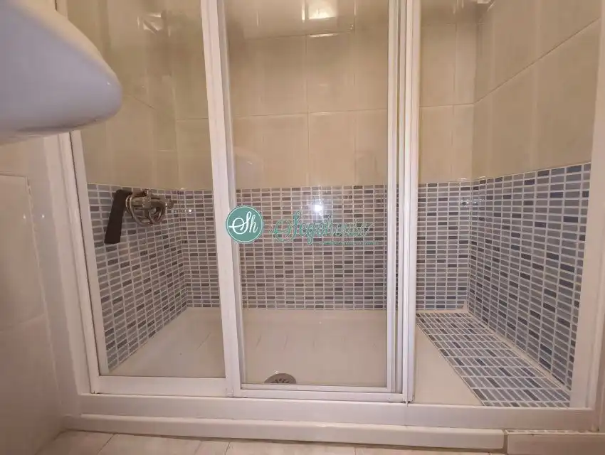 Baño de Piso de alquiler en San Cristóbal de Segovia con Calefacción, Parquet y Amueblado