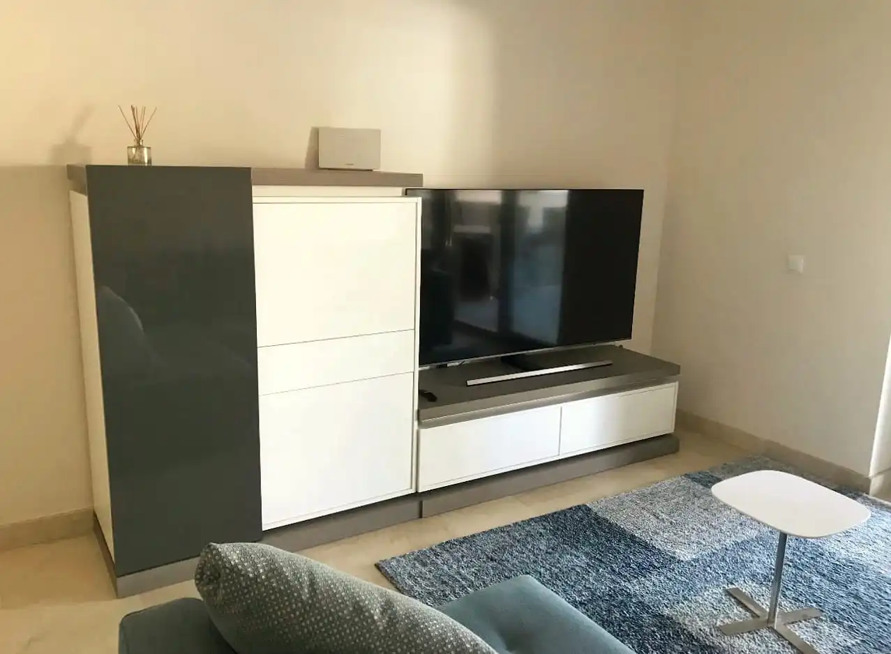 Sala d'estar de Planta baixa de lloguer en Benahavís amb Aire condicionat, Terrassa i Moblat