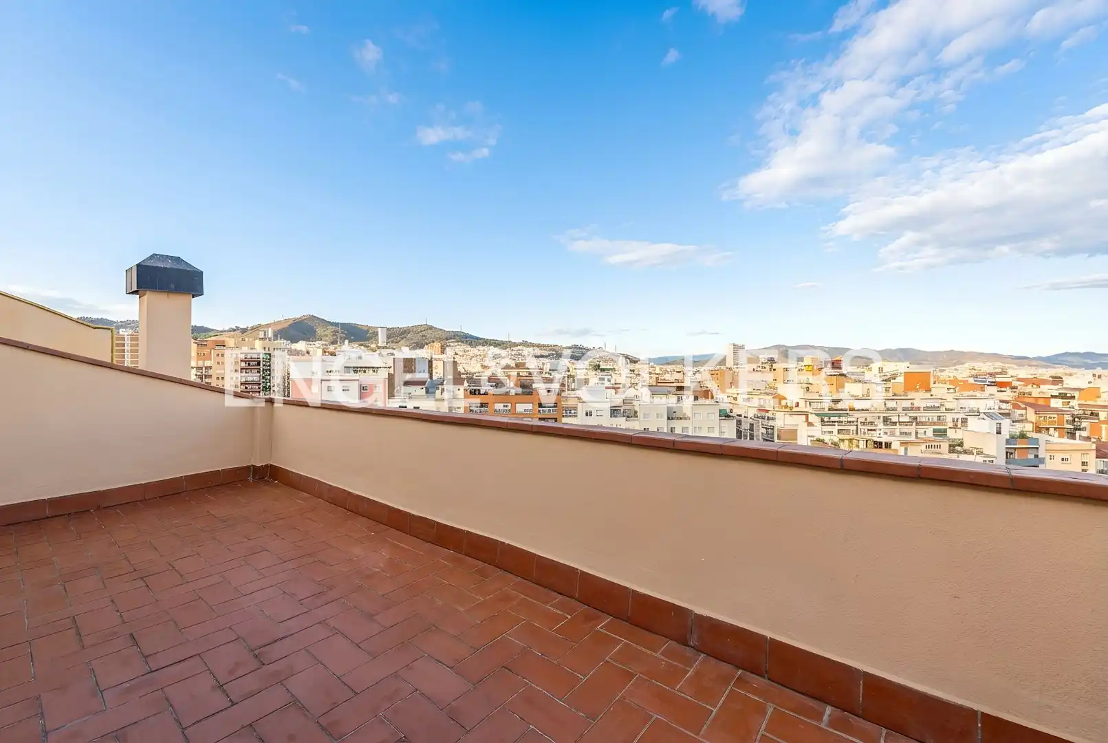Terrasse von Dachboden zum Verkauf in Barcelona mit Heizung, Parkett und Terrasse