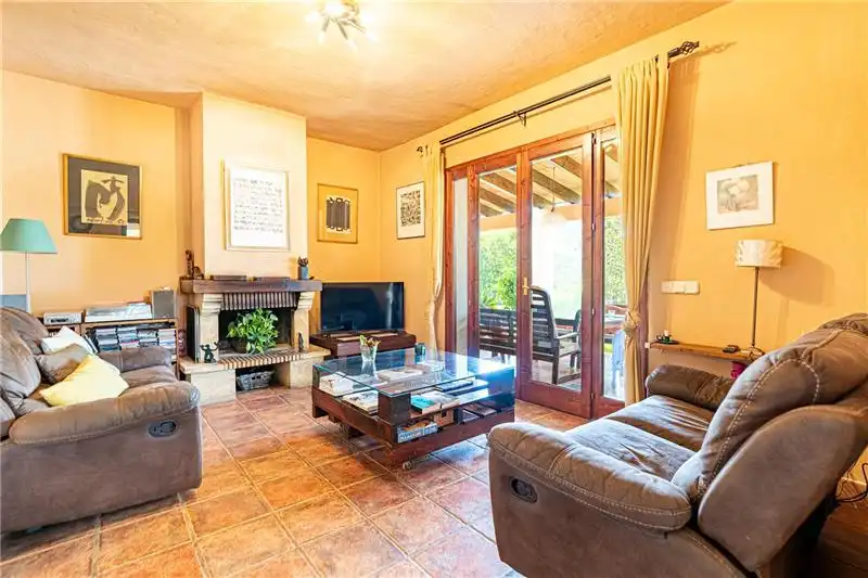 Sala d'estar de Finca rústica en venda en Binissalem amb Aire condicionat, Jardí privat i Terrassa
