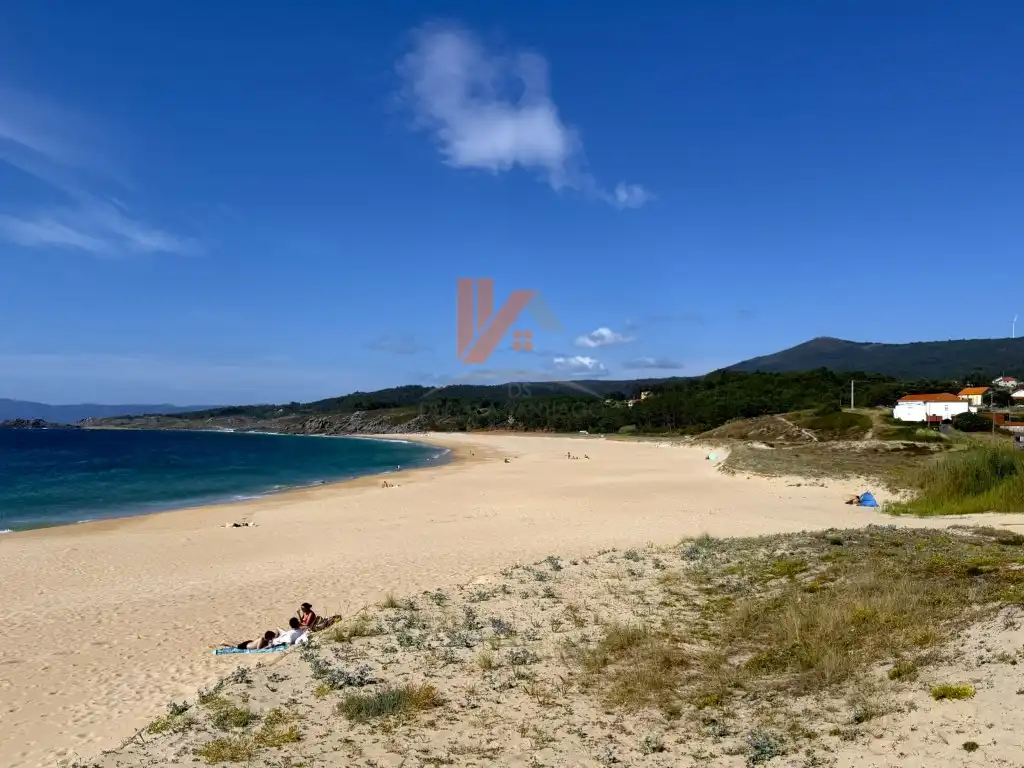 Vista exterior de Casa o xalet en venda en Porto do Son amb Jardí privat, Terrassa i Moblat