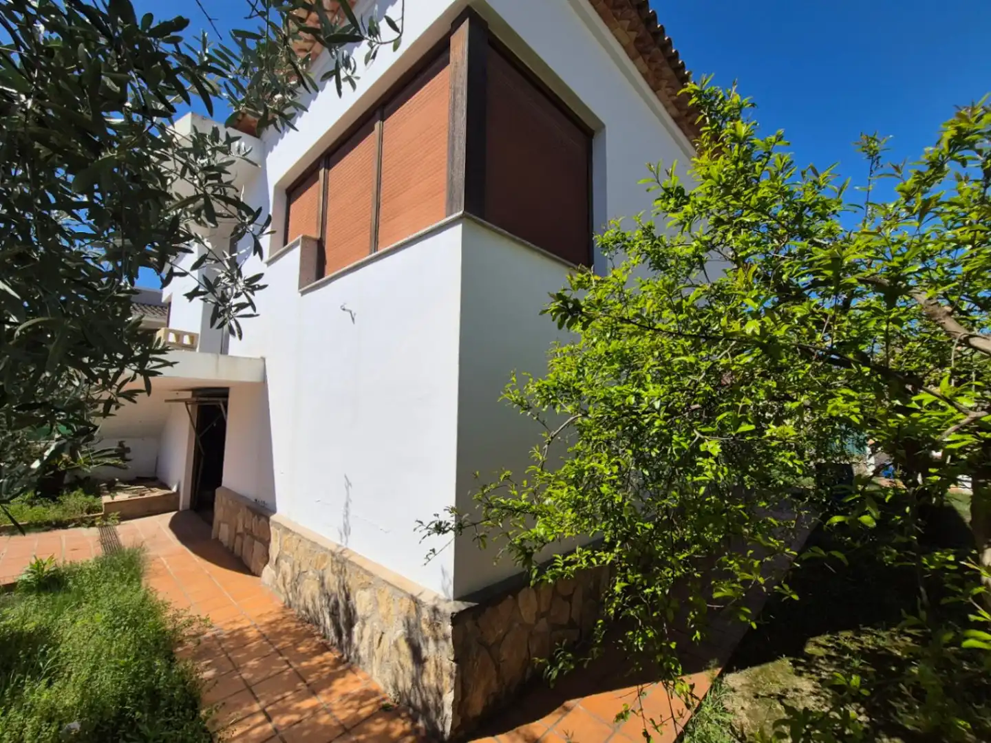 Vista exterior de Casa o xalet en venda en Oliva amb Jardí privat i Terrassa