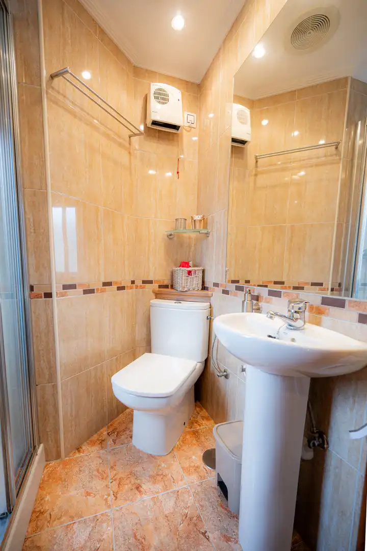Baño de Piso en venta en Gijón  con Calefacción, Jardín privado y Amueblado