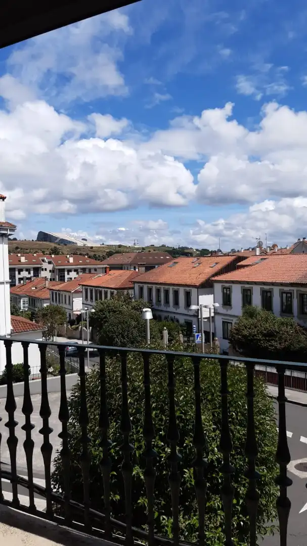 Vista exterior de Pis de lloguer en Santiago de Compostela  amb Calefacció, Moblat i Forn