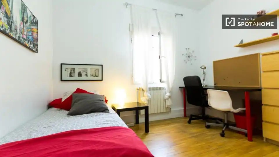 Room in Embajadores - Lavapiés