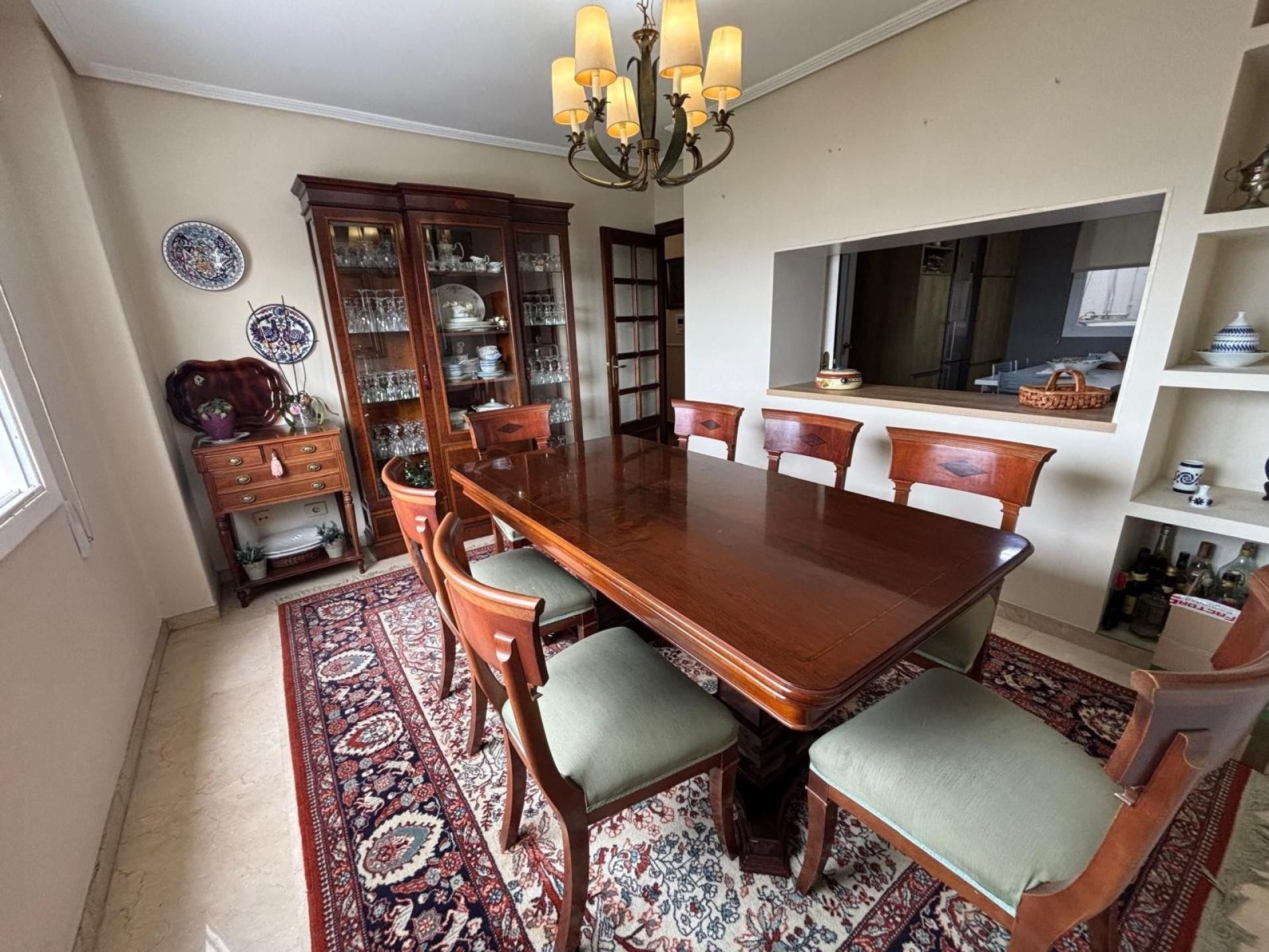 Menjador de Pis en venda en Vigo  amb Calefacció