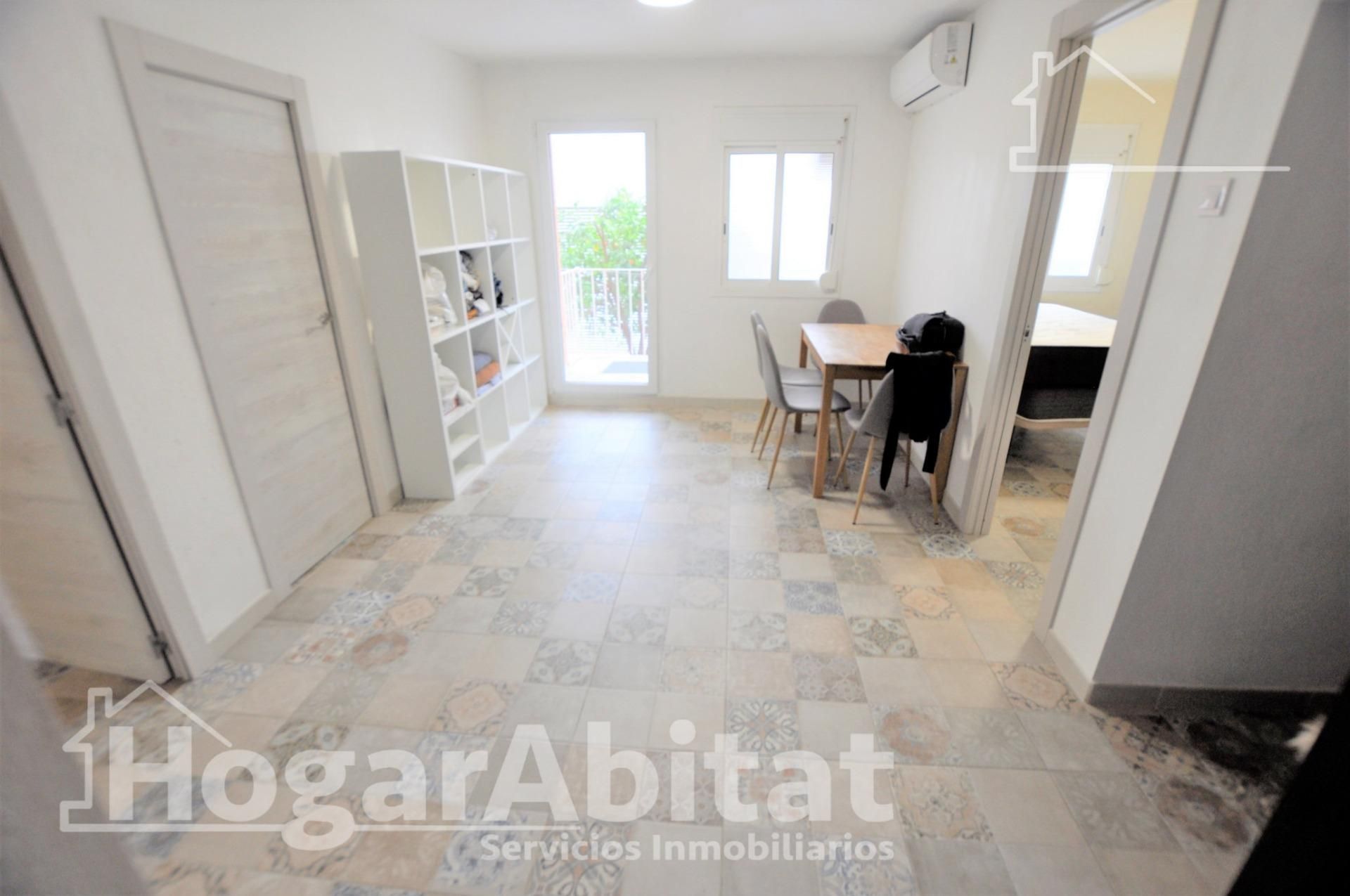 Bedroom of Flat for sale in  Valencia Capital  with Air Conditioner, Furnished and Balcony