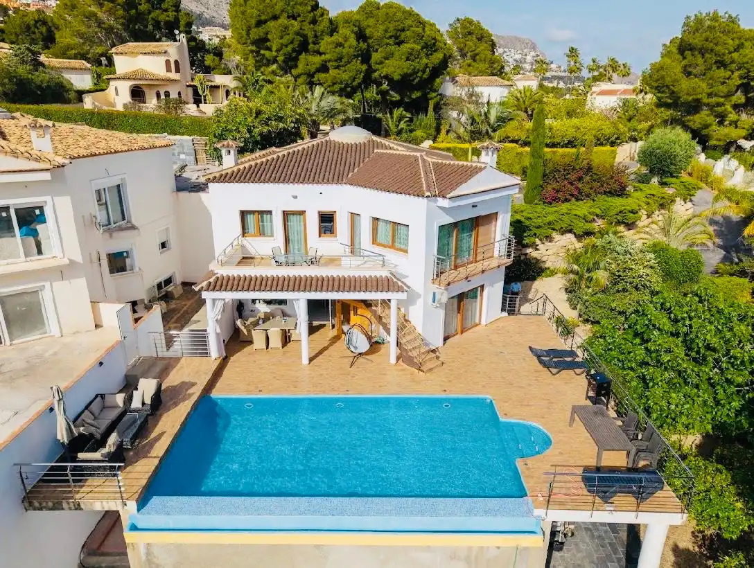 Detached house with terrace for sale in L'Olla
