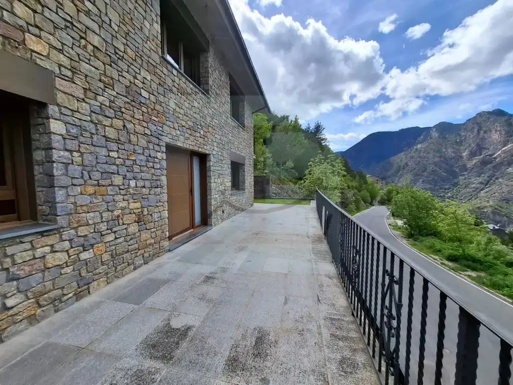 Vista exterior de Casa o chalet en venta en Sant Julià de Lòria