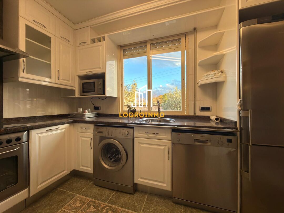 Kitchen of Single-family semi-detached for sale in  Logroño  with Heating, Private garden and Terrace