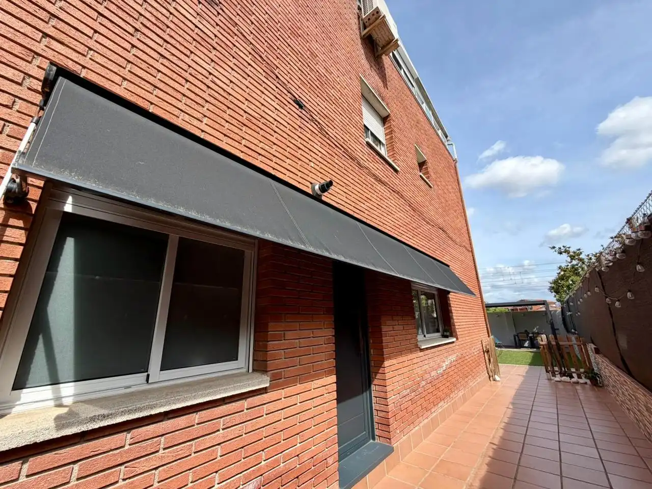 Vista exterior de Casa adosada en venta en Montcada i Reixac con Aire acondicionado, Calefacción y Jardín privado