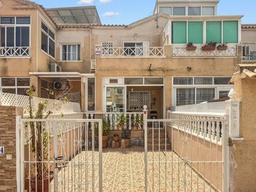 Landhaus mit Balkon zum Verkauf in N/A