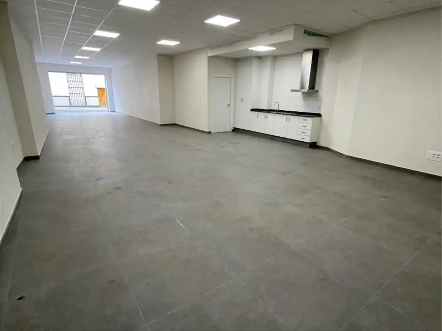 Commercial properties for rent in Almussafes, Valencia