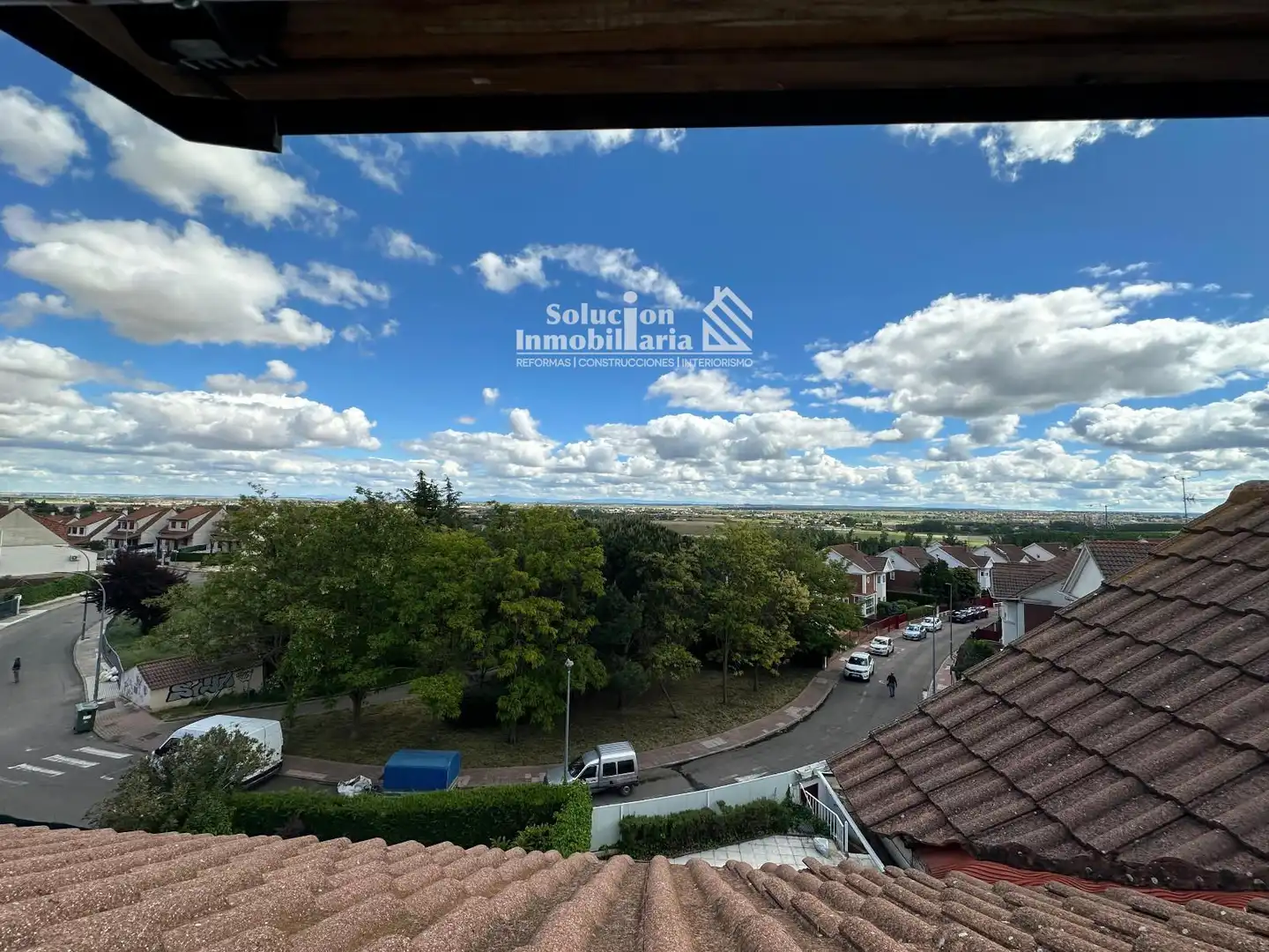 Außenansicht von Einfamilien-Reihenhaus zum Verkauf in Cabrerizos mit Heizung, Terrasse und Schwimmbad