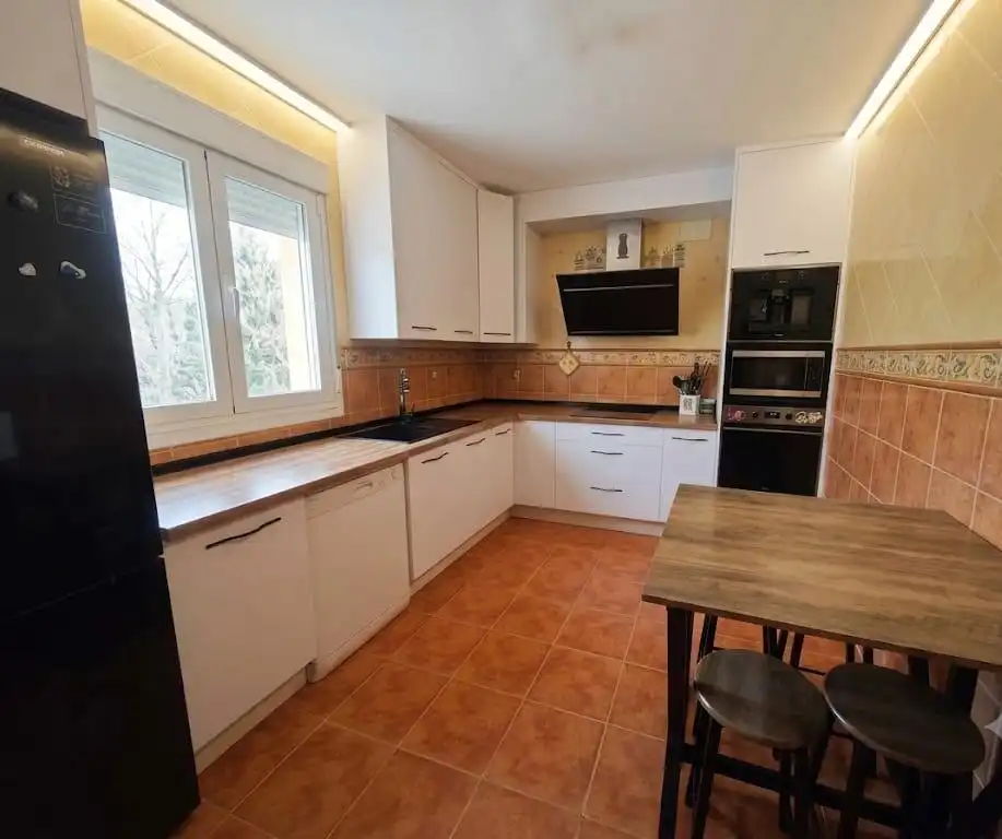 Cocina de Casa o chalet en venta en Plasencia con Aire acondicionado y Jardín privado
