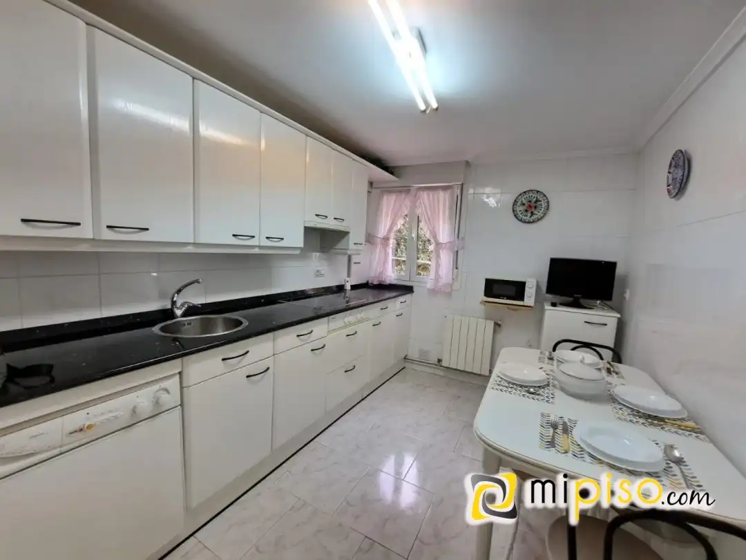 Flat for rent in MENENDEZ PELAYO, 29, Zona Playa