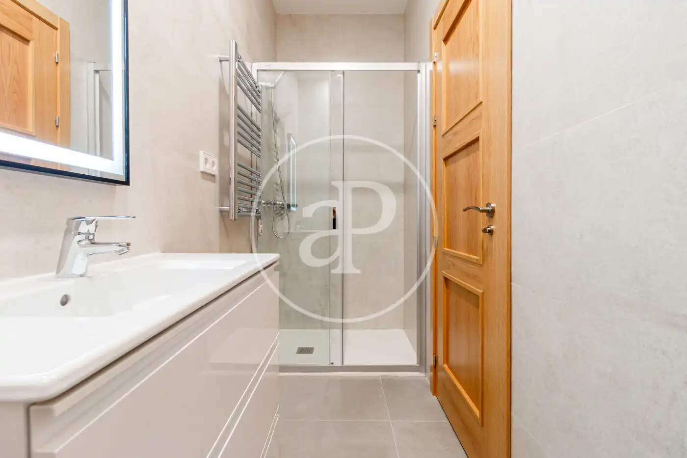 Badezimmer von Wohnung zur Miete in Madrid mit Klimaanlage, Heizung und Möbliert