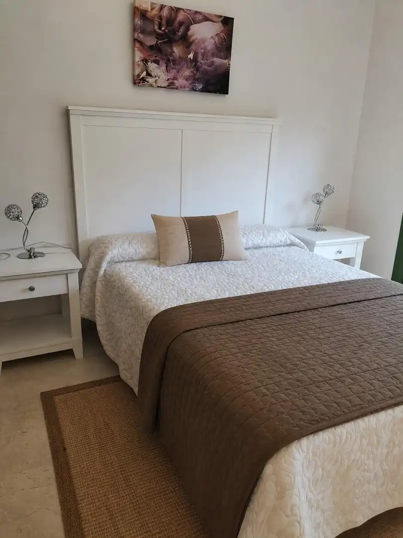 Habitación de Apartamento de alquiler en Fuengirola con Terraza, Amueblado y Piscina comunitaria