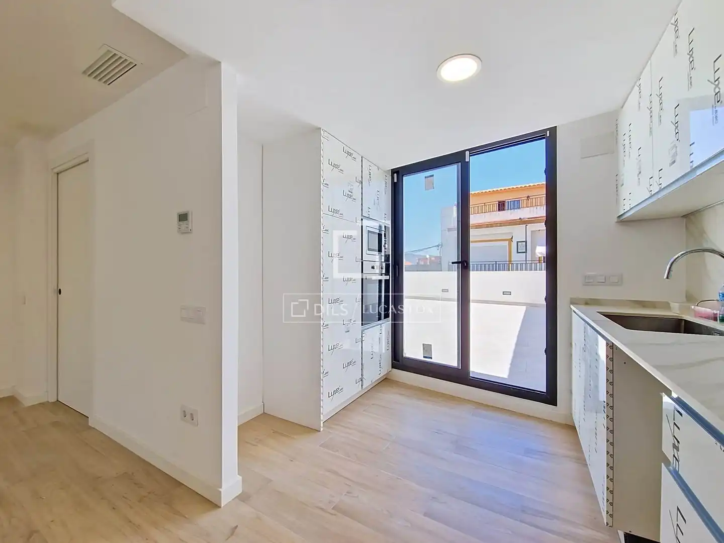 Vista exterior de Casa o xalet en venda en Vilanova i la Geltrú amb Aire condicionat, Calefacció i Terrassa